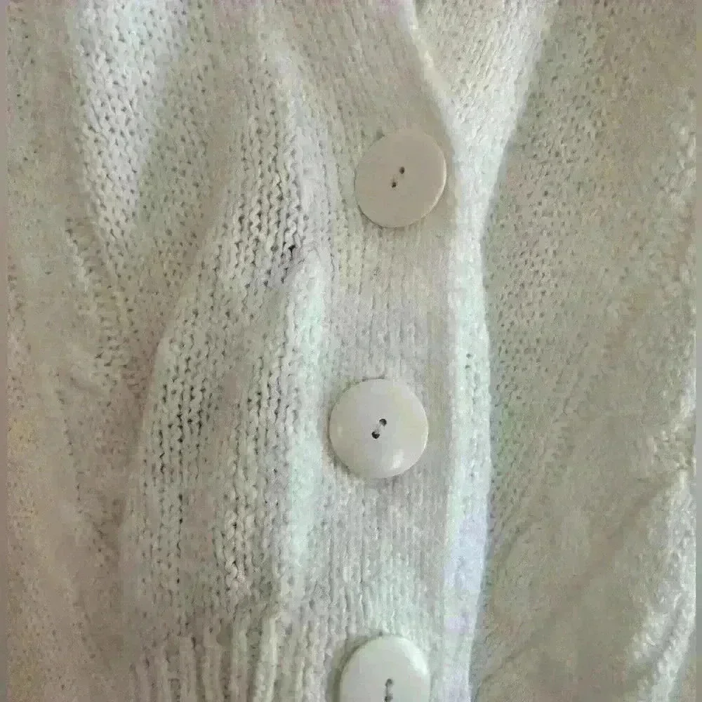 Cable knit cardigan. Chucky. Oversized. Boxy. Cap sleeve. Large button. Size M